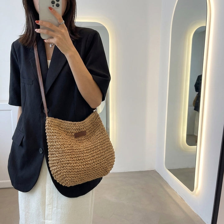 Woven Straw Shoulder Bag – Stylish Summer Handbag